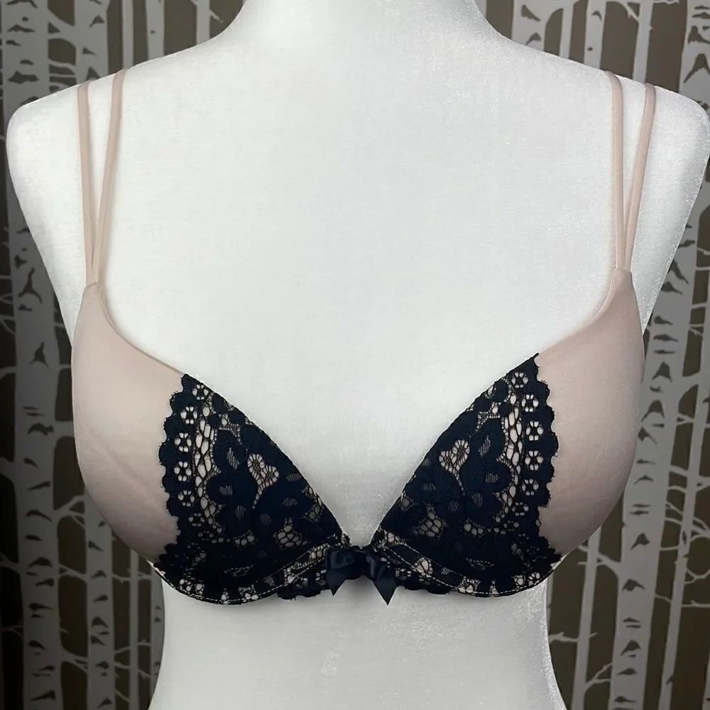 Victoria's Secret Very Sexy Push-Up underwire bra 32D beige with black lace